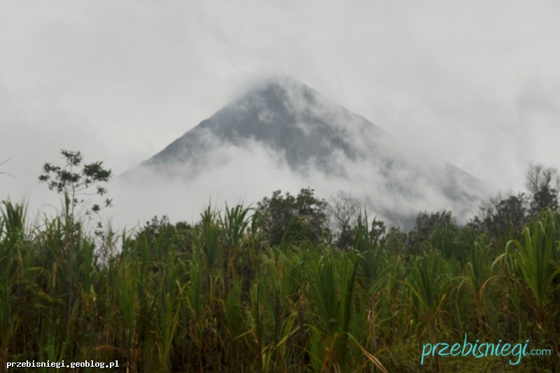 Wulkan Arenal - w Parku Narodowym Arenal Vulcano; Kostaryka
