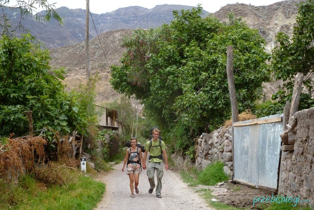 Agnieszka i Krzysiek w drodze nad wodospad Sipia - kanion Cotahuasi; Peru